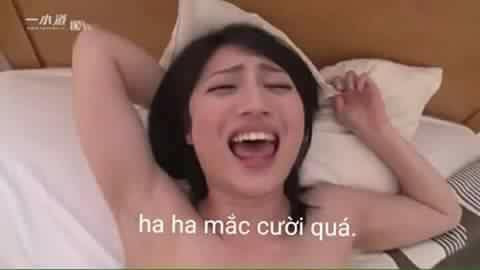 709c78b9d0dc593a3d31e6eed2f80331co-gai-nam-cuoi-haha-mac-cuoi-qua.jpg