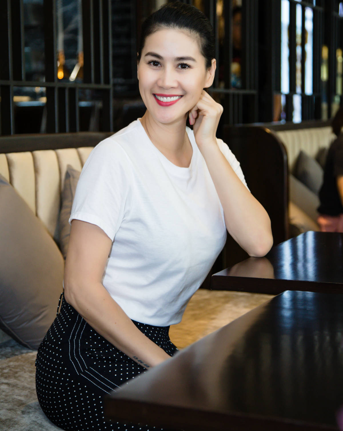 1526120856-998-than-thuy-ha-dap-tra-tin-ho-ngoc-ha-cuop-tuan-hung-don-ai-truc-tiep-hoi-nguoi-d...jpg