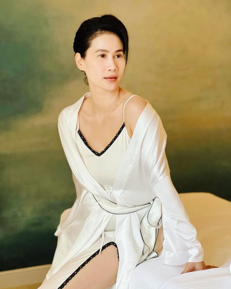 nhan-sac-nu-hoang-do-lot-than-thuy-ha-sau-20-nam-van-goi-cam-tre-trung-279361136_1664075057739...jpg