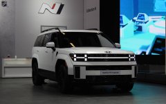 604618-hyundai-unveils-new-santa-fe-nhl-edition-only-for-canada.jpeg